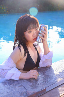 《漂亮的女邻居》三级